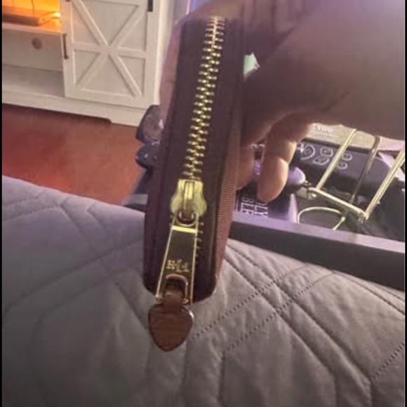 Ralph Lauren large burgundy wallet made with vinyl on the outside and real leath - Picture 3 of 9